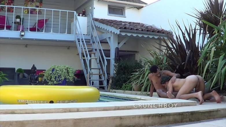 BAREBACK PORN SPY CAM: Amateur cam in the garden with Anthony fucked by Caue