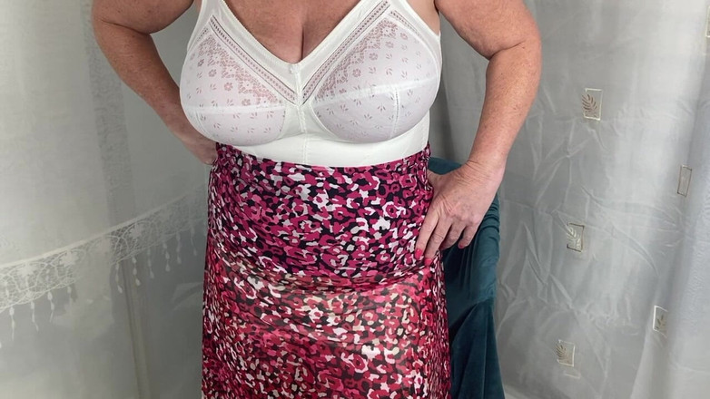 Aunty Sandra vintage girdle queen: Tante Sandra stript voor je