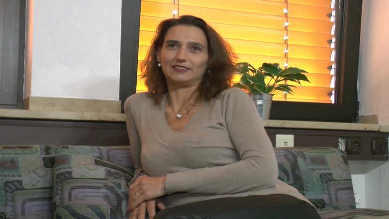 Deutsche Frauen: Çarpıcı Alman orta yaşlı seksi kadın tek başına mastürbasyon yapıyor