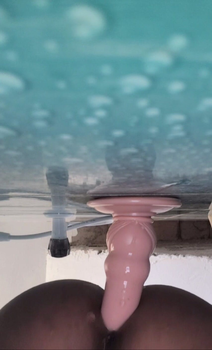 King6: 6 inçlik dildo aç götümü sikiyor