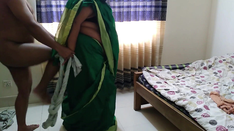 Aria Mia: Desi Moti Gand Wali Saas Ko Damad Ne Hat Bandkar...