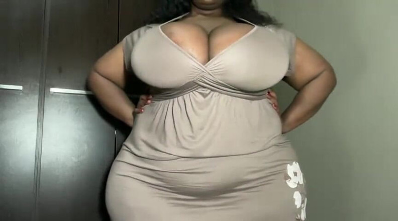 Legendary Booty Overdose: Awek montel hitam merintih memuaskan dirinya di atas katil