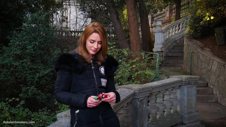 Russian Smokers: Absolutely Stunning Lady Is Smoking 120mm Saratoga Cigarette in the Park