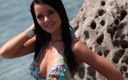 Bravo Models Media: 928 Милая брюнетка Mia Manarote на пляже, стриптиз