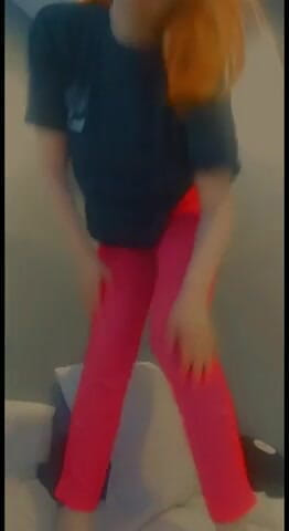 Lolafuccbunny: Lolafuccbunny menggoda dengan legging merah muda panas