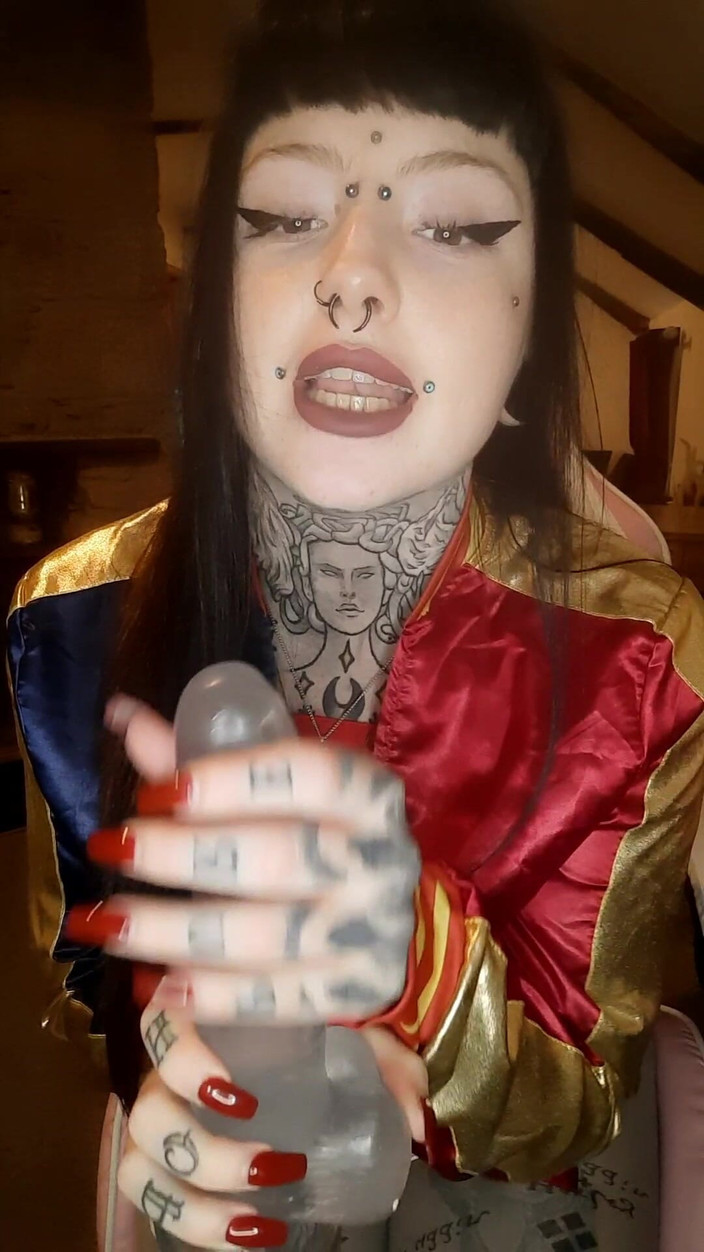 Yourfavecumslut: Harley Quinn kouří a šuká