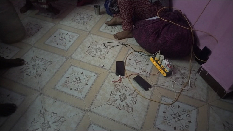 Tamil lesbian: Cewek tamil india lagi ngomong jorok di rumah