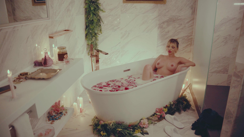 Gatita Veve: Exclusive Vlog - Aphrodite's Bath