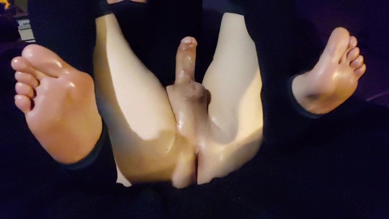 Raven LeSynn: Grosse bite huilée caressant avec Raven LeTrap