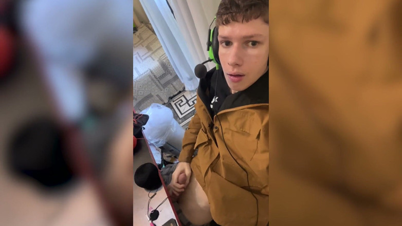 Kedoimath: Twink Hubená hráčka stříká několikrát
