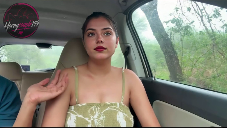 Hornycouple149: İlk kez arabada sikimi emiyor, halka açık seks Hintli desi...
