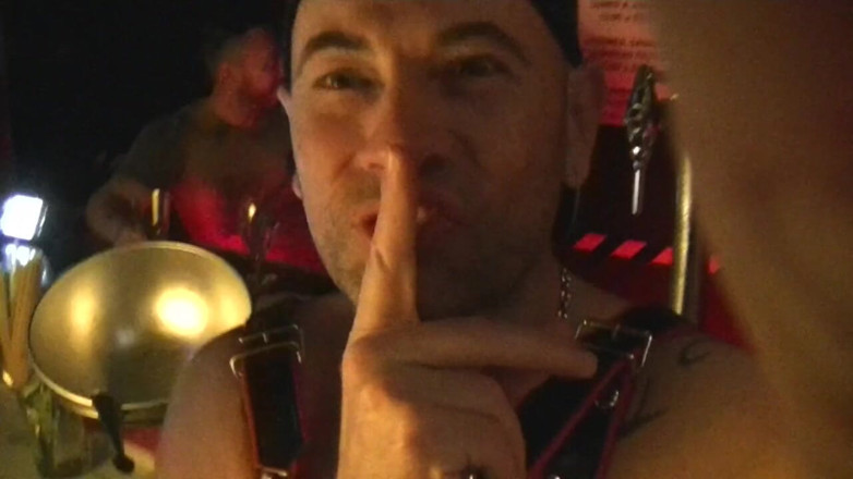 Gaybareback: Tata zerżnięty na oklep przez gwiazdę porno Viktora Roma w...