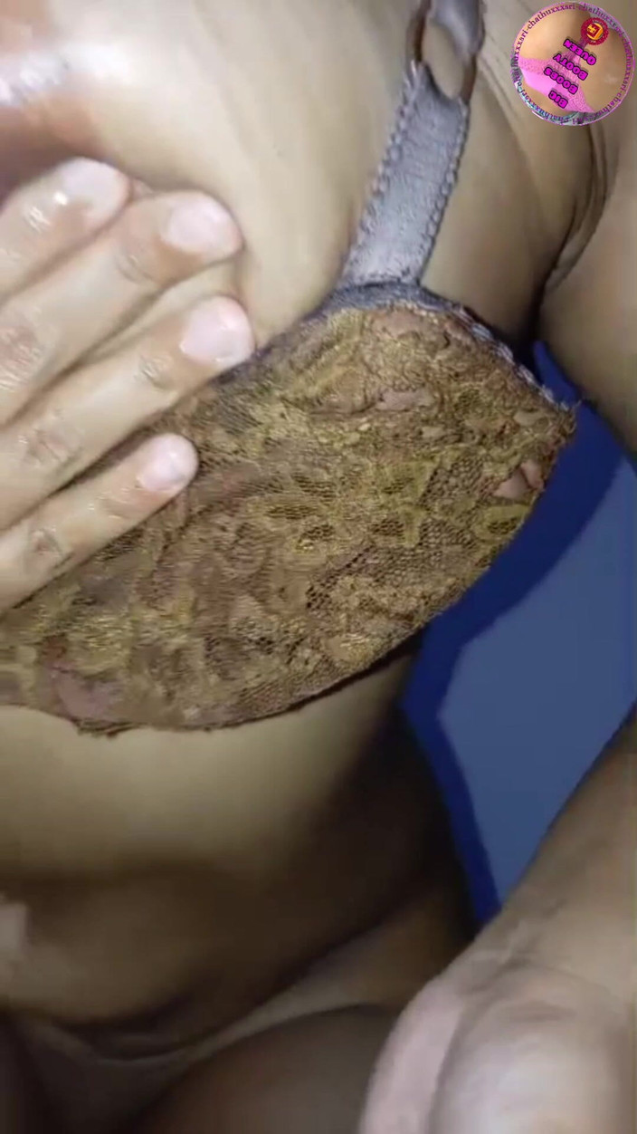 Chathuxxxsri: 斯里兰卡 Cheting 妻子与两个 brinjal