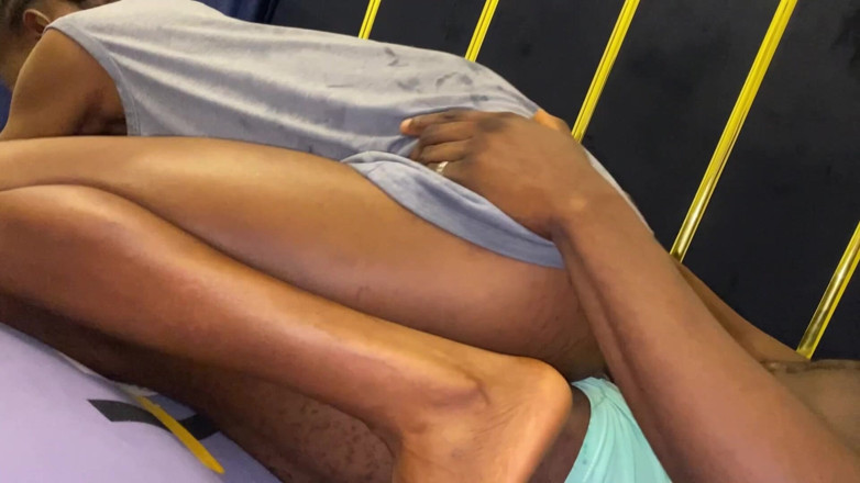 NaijaTeens: Une Voisine Excitée Est Entrée Pour Chevaucher Ma Bite Bien...