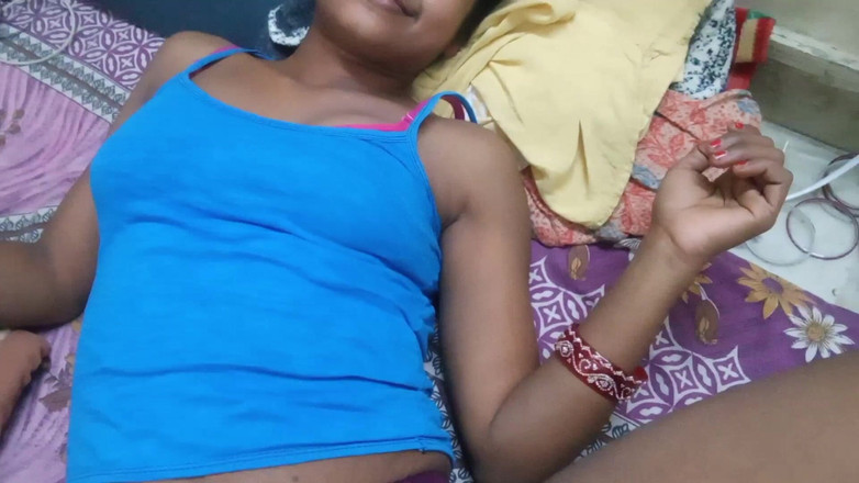 AmpleOunce283: Atrapé a mi hermanastra masturbándose con el porno a medianoche -...