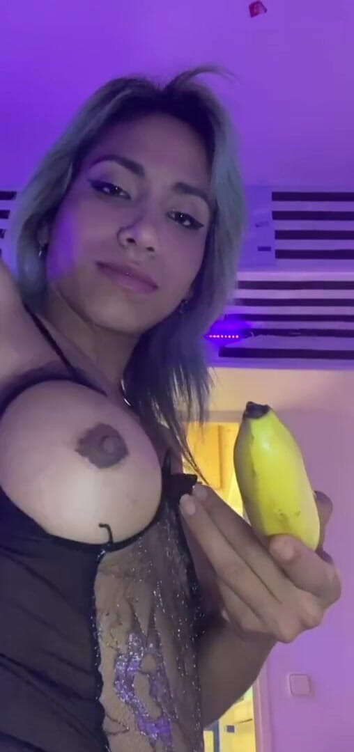 TsKimberly22: Banana masturbación en casa