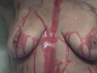 Solo Sensations: Ohromující ruská holka předvádí svůj sexy kulatý zadek, vylévá na...