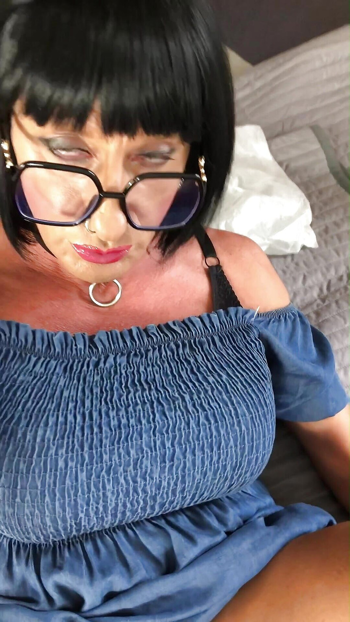 Andreina Naty: Istri sange yang lagi sange berat di dunia kesucian