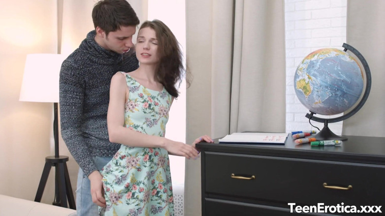 Teen Erotica XXX: Nelya เสิร์ฟครีมพายข้นๆ