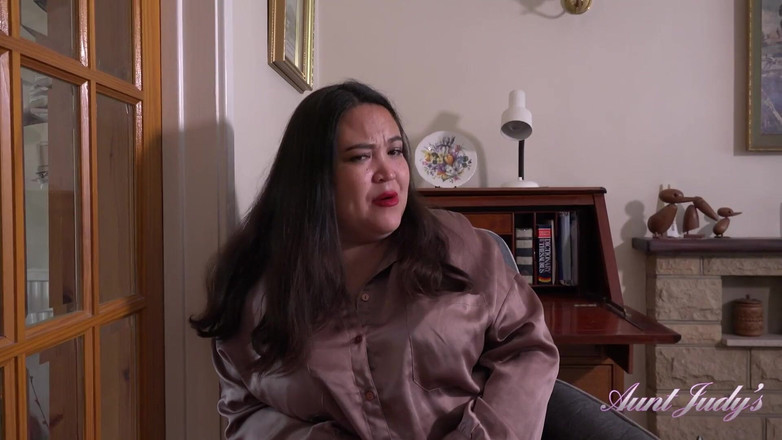 Aunt Judy's: Auntjudys - bos MILF montel awak Ms. Mimi menghisap zakar awak...