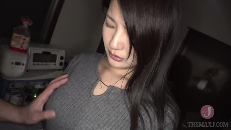 JAV Amateur: Когда эротический переход 22-летняя телочка включается, она становится любовницей секса с плохими глазами