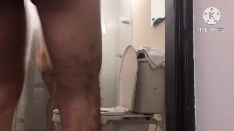 Lexly_16: Pervertido enteado me deixa chupar seu pau