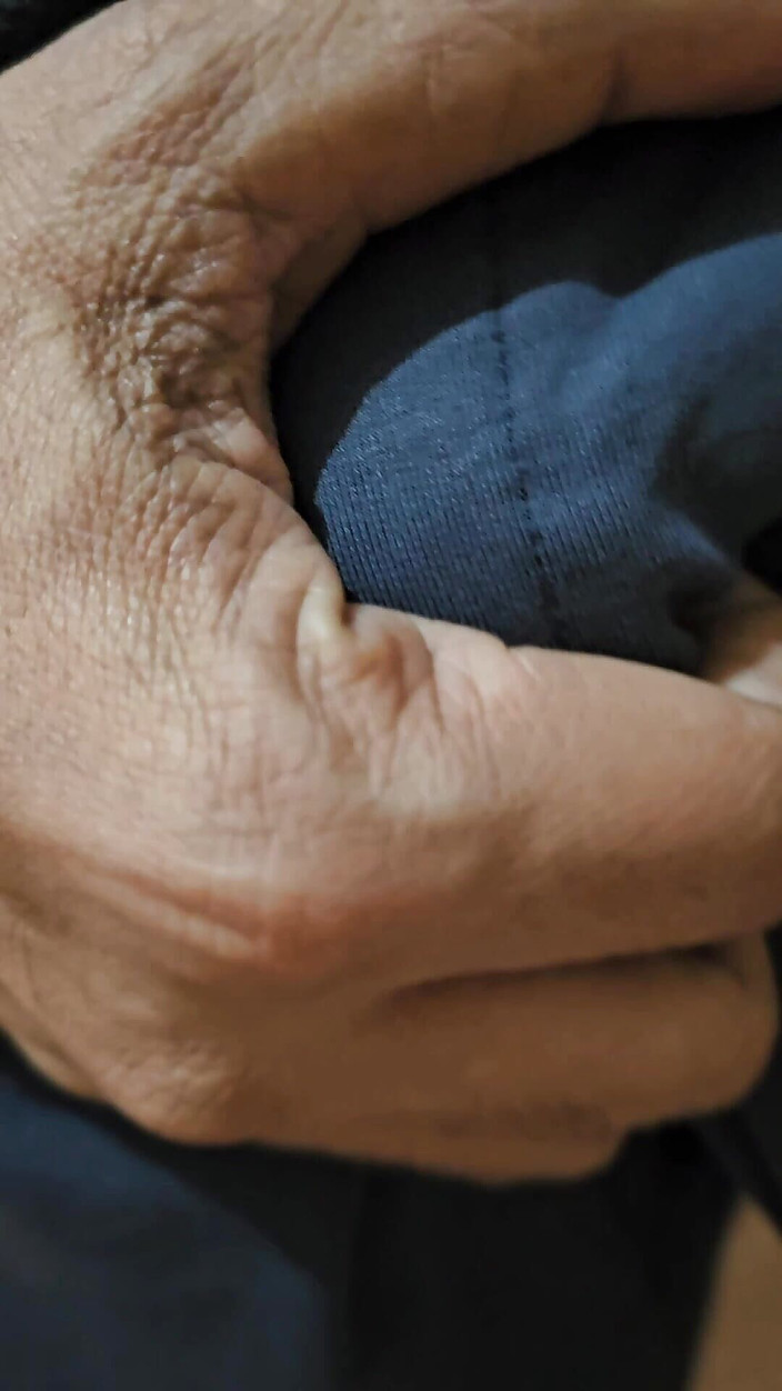 rruh_2024: Рано вранці перед сном отримав молоко і насолоджувався моїм чорним членом