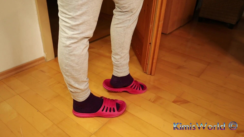 KimisWorld: Stoking kotor &amp; usik selipar - Lihat senaman yang dipakai