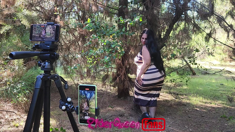 Riderqueen BBW Step Mom Latina Ebony: Riderqueen în aer liber: Videoclipuri pentru fani în aer liber