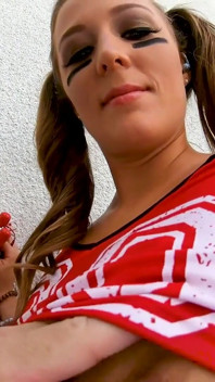 Roztleskávačka teen Febby Twigs roztleskávačka deepthroat, POV kouření a polykání spermatu