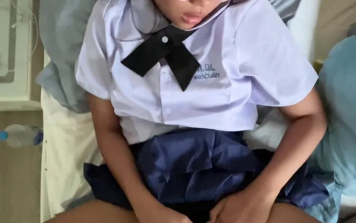 ThaiAndFrench: French Tourist Fuck a 18 Years Old Thai Girl in Uniform