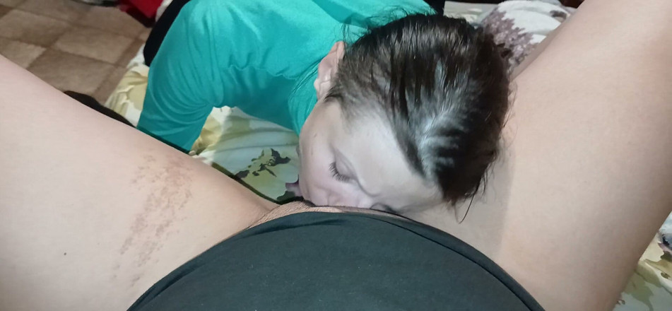 Lesbian-candys: Em primeiro plano, eu rapidamente gozo na boca dela, mas...