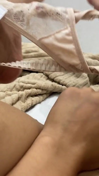 M-am săturat să fiu singură, îmi fut pizda strâmtă excitată