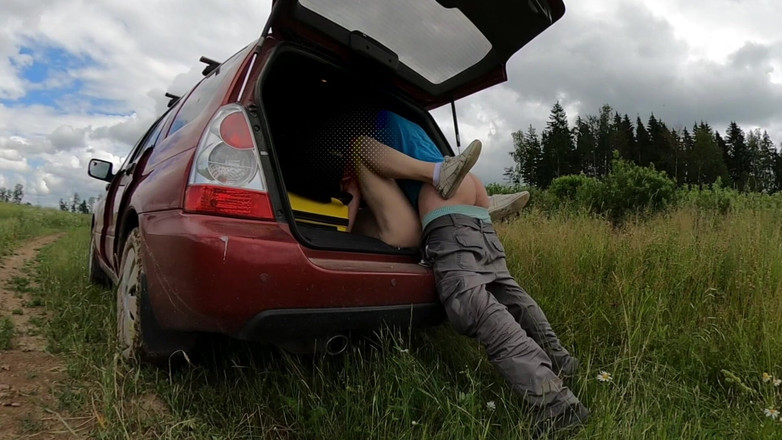 Mature_cunt: 在高速公路附近的汽车里快速操逼