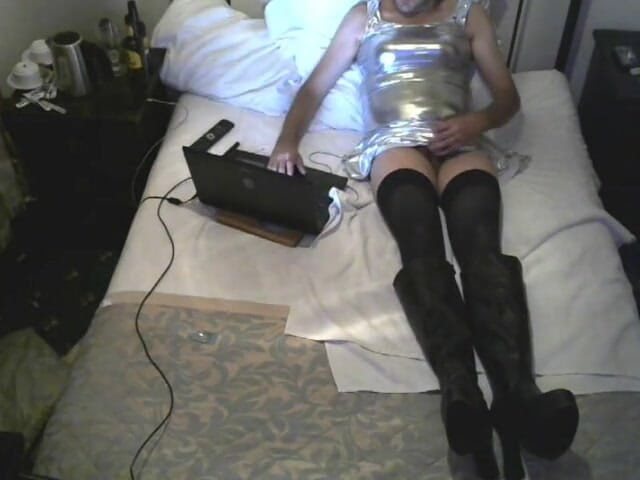 Maninboots: 은색 의상, 스타킹과 부츠를 신은 Maninboots 정액