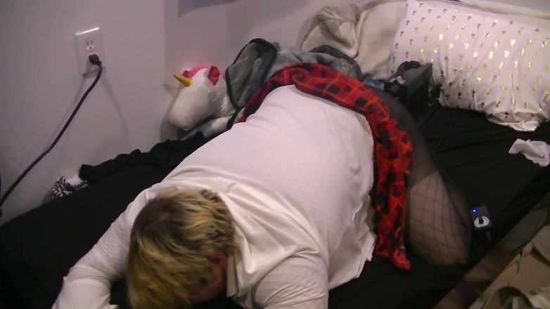 Roxxie rae page: 여대생의 오줌싸기