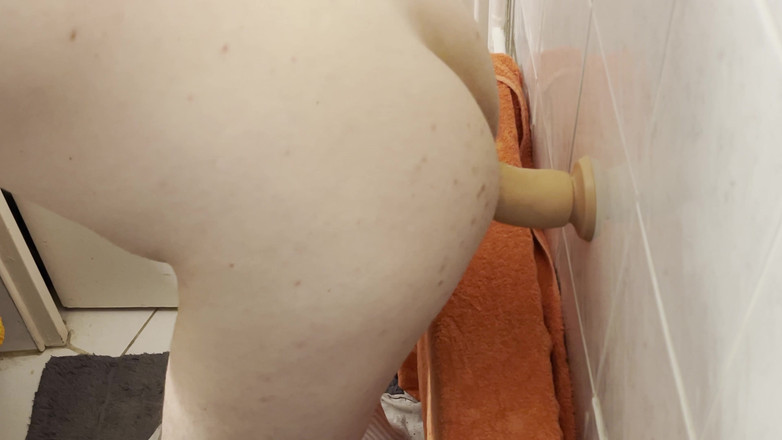 Aimeronds: 私は密かにディルドで快楽を感じています