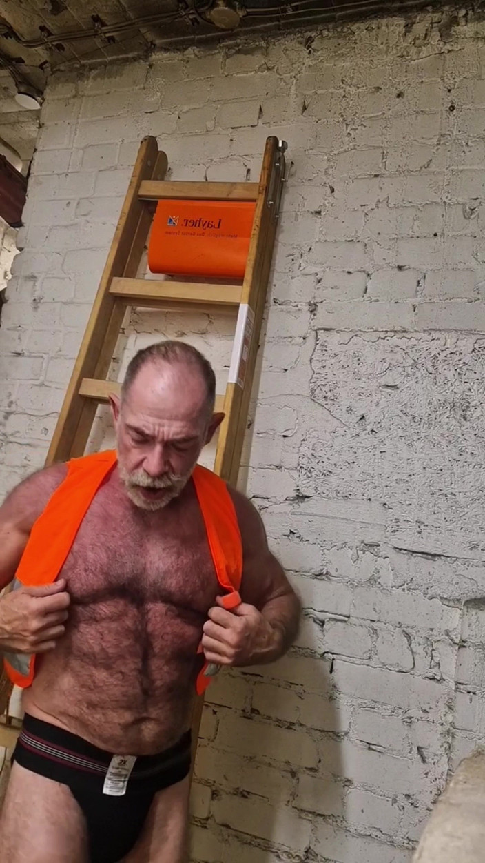JackvanDean: Very Hairy Builder