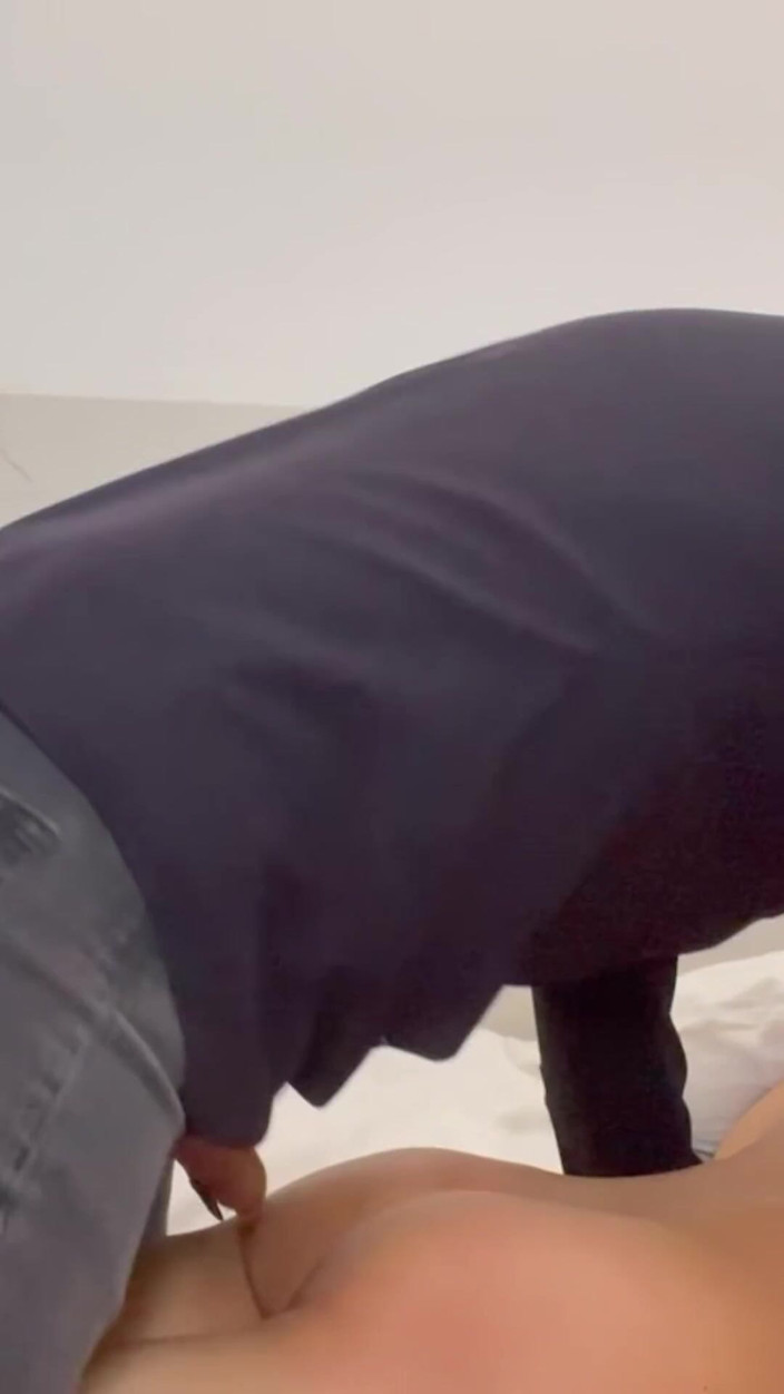 Quan Vietnam 18: Cikgu Tua Pelajar Muda. Kali pertama dara mengambil zakar besar...