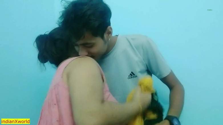 Indian Xshot: Mătușă bengaleză Malkin sex cu tânără servitoare! Desi XXX