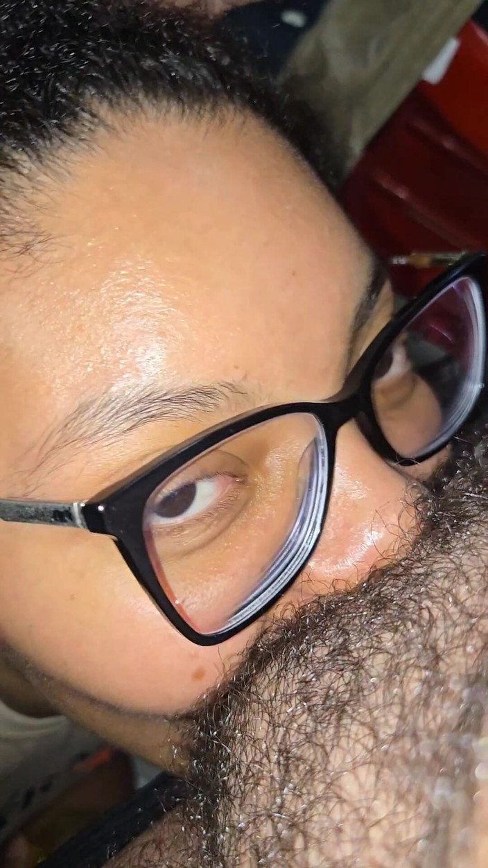 Pietro Montoya: बिना मास्क के उसके गले में गहरे तक पेशाब का एक लीटर।