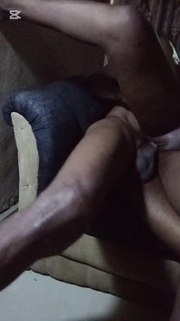 Chevaucher Et Baiser Une Grosse Bite Noire Dans La Salle De Bain Et Éjaculation