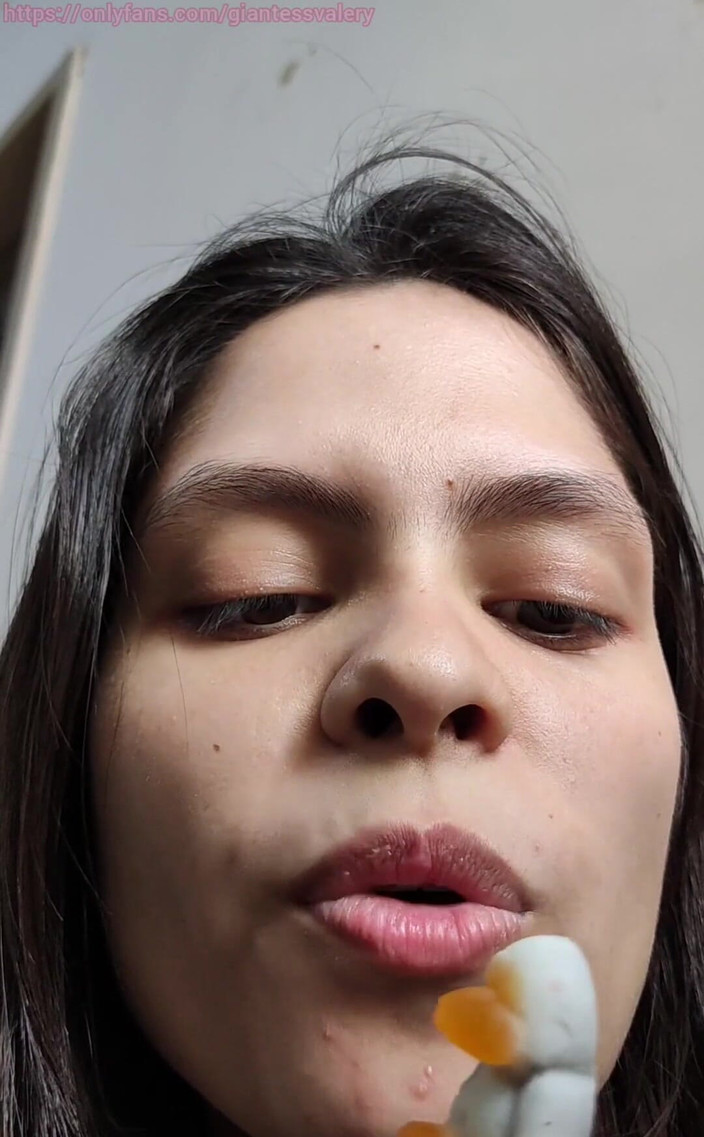 Giantessvalery: Klip untuk peminat berbahasa Sepanyol saya