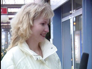 Lucky Cooch: Německá amatérská dáma na venkovním rozhovoru