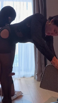 Asiática Dominatrix Dominafire Treina Seu Escravo Branco Submisso Com Pegging