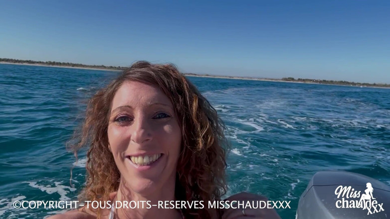Misschaudexxx: O Excursie Pe Mare Cu Doi Tipi Ca Să Fie...