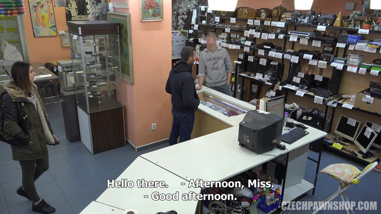 Czech Pawn Shop: Чешский ломбард 1: женщина с сумочкой любит глотать