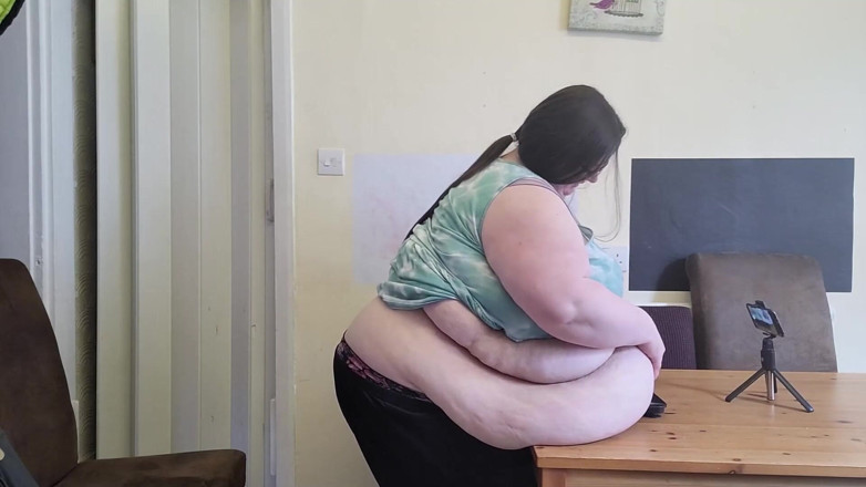 SSBBWLadyBrads: Buikweeg kant in zicht