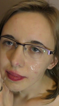 Nerdy Girl POV kouření