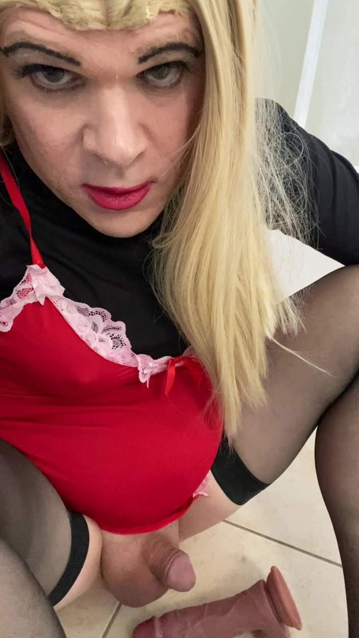MadisonCD2025: Bagian 3 sissy crossdresser sissy crossdresser ngajak ngentot dildo untuk ayah...